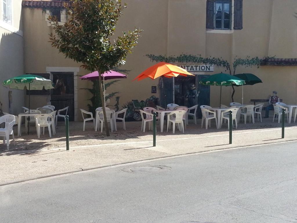 Hotel Central Chaunay المظهر الخارجي الصورة